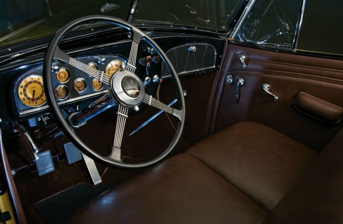 1939-Cadillac-V-16-Convertible-Sedan-2