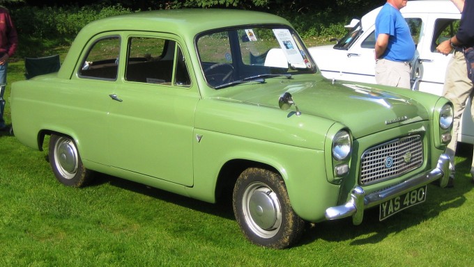 Ford_Anglia_1958_Castle_Hedingham_2008